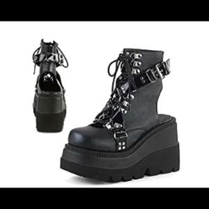 Black junior/woman goth boots